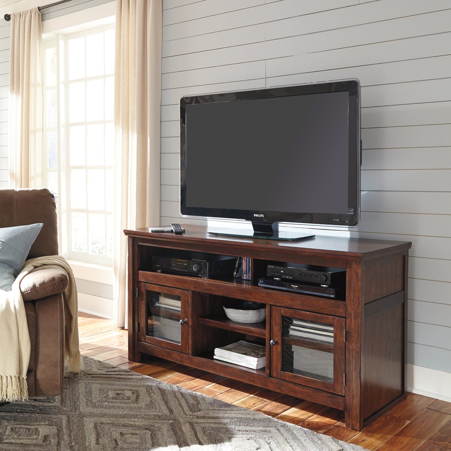 Harpan Large TV Stand